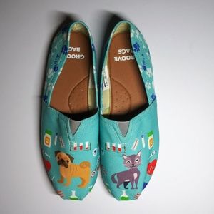 NWOT Groove Bags Veterinarian Print Casual Slip-on Shoes size 8